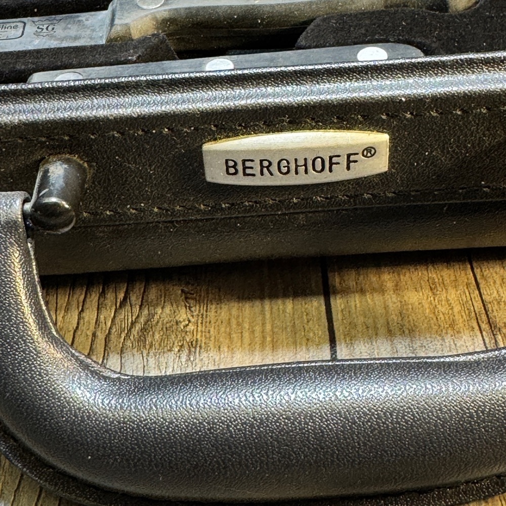 Vintage BergHOFF Worldwide 16 Piece Knife Set In Black Locking Carry Briefcase - Picture 7 of 11